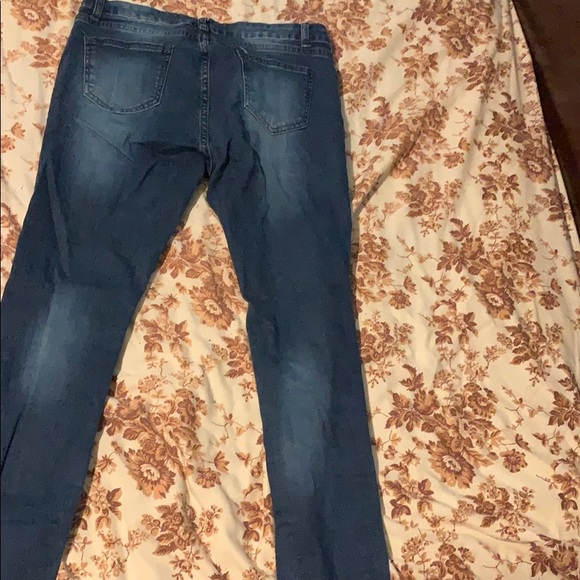 Ripped Jeans - Picture 2 of 2